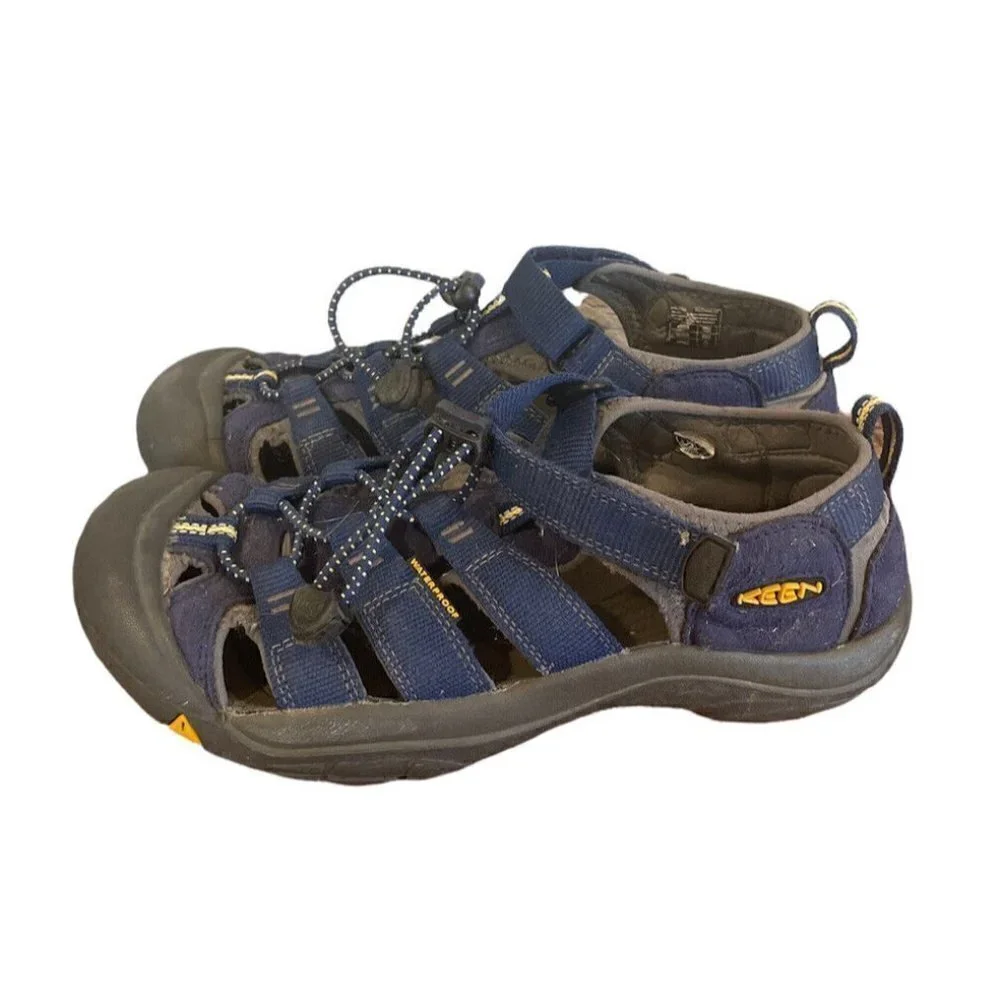 Keen Youth Newport H2 Sandals Water Shoes Size 5 Kids Boys Athletic Waterproof